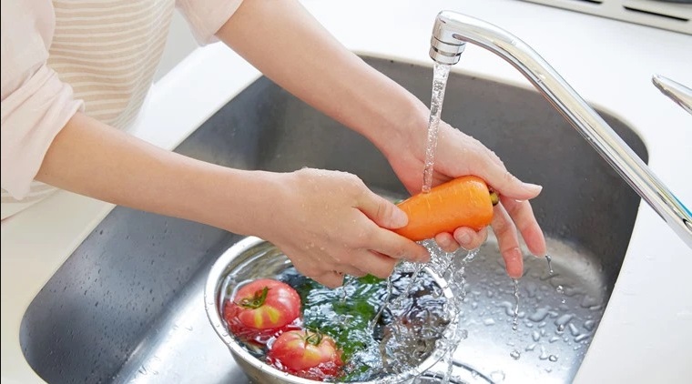 توێژینەوەیەک چەندین زیانی خواردنی سەوزەی نەکوڵاو ئاشکرا دەکات
