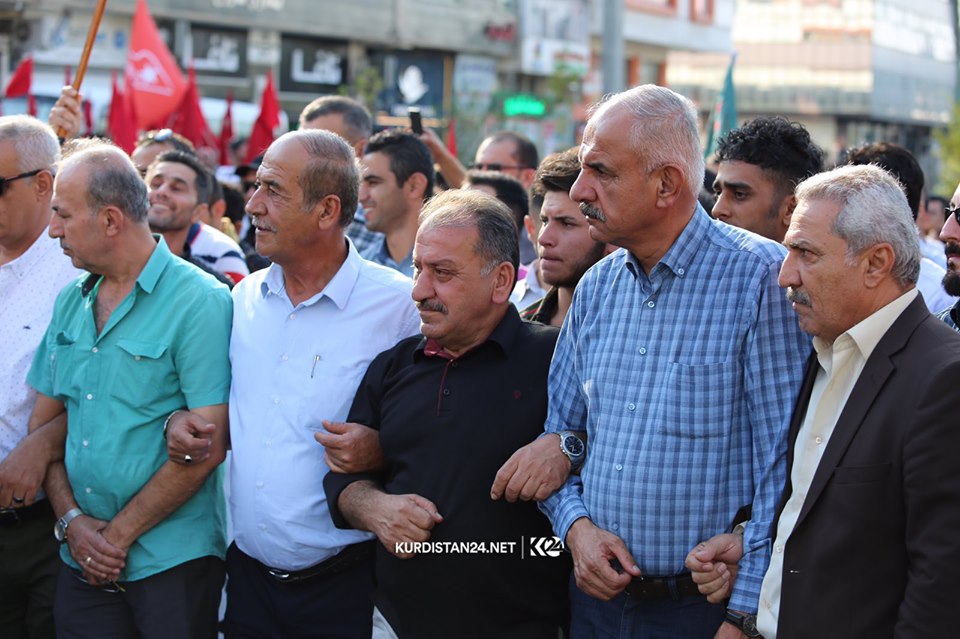 ردد المتظاهرون هتافات داعمة للكورد في سوريا ومنددةً بالهجوم التركي – تصوير ابراهيم فتاح / كوردستان 24