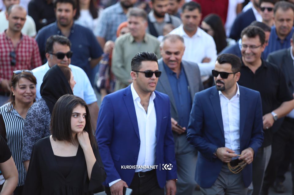 ردد المتظاهرون هتافات داعمة للكورد في سوريا ومنددةً بالهجوم التركي – تصوير ابراهيم فتاح / كوردستان 24