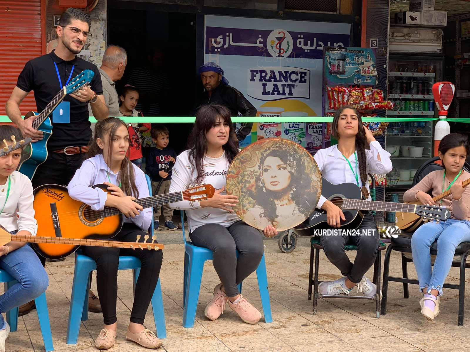 Zarokên Rojavayê Kurdistanê daxwaza aştiyê dikin