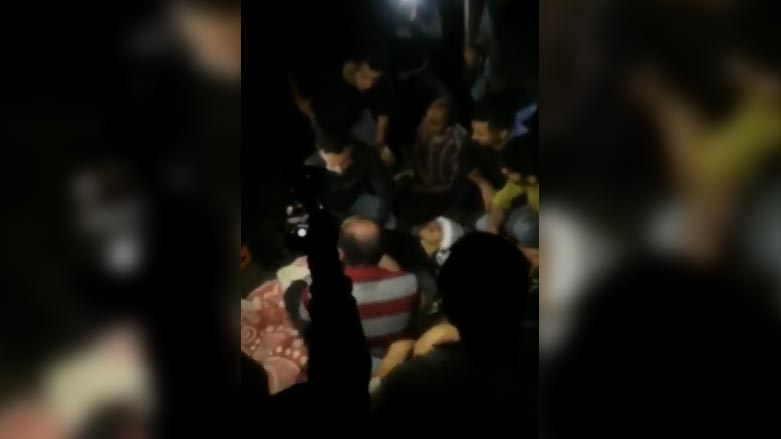 دهۆك.. هاووڵاتییه‌ك له‌سه‌ر شاخ هه‌ڵدێرا و به‌ سه‌ختی بریندار بوو
