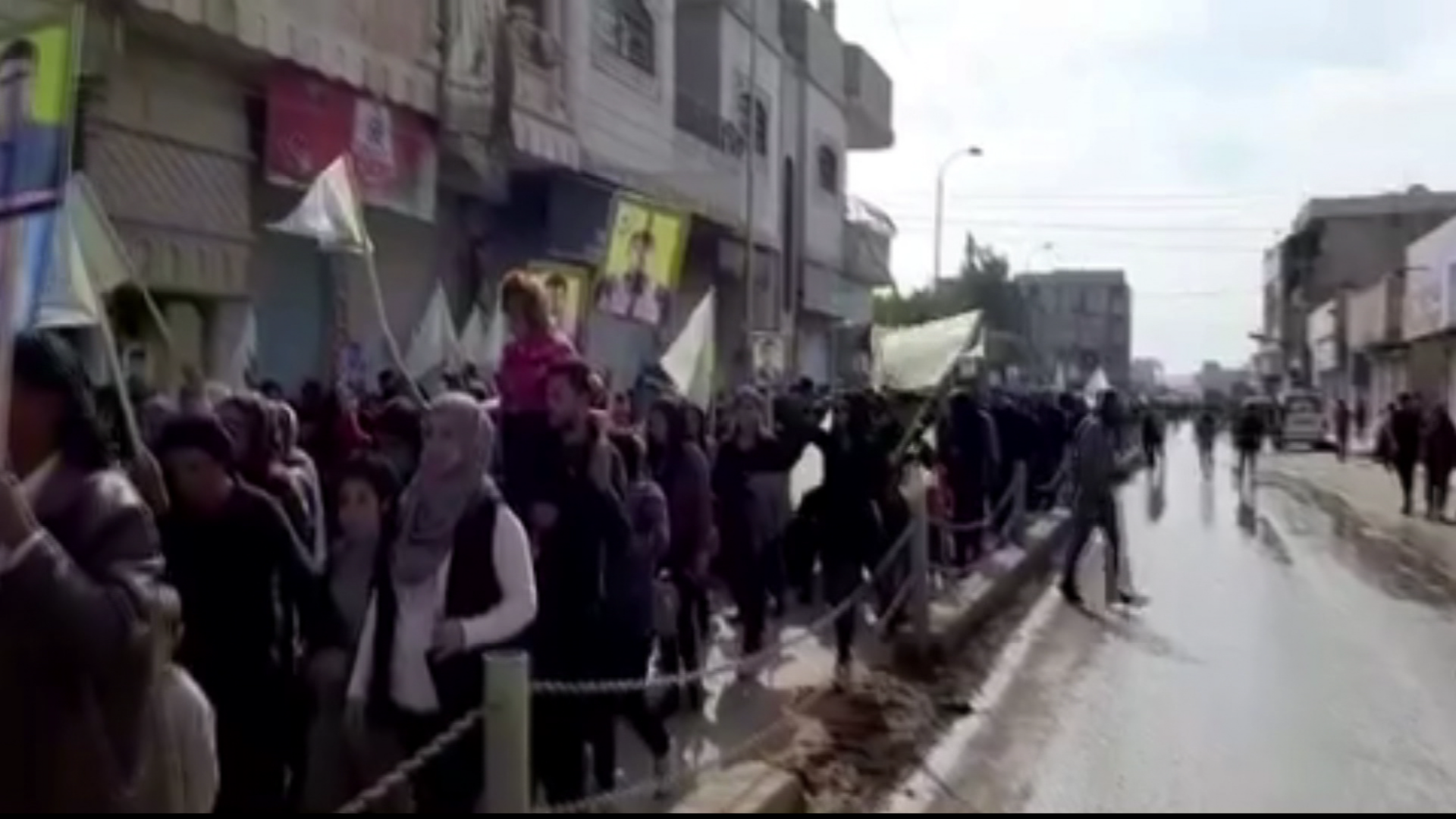 Li Kobanê xwenîşandanek hat lidarxistin bo Roja Cîhanîya Piştgîrîya Kobanê 