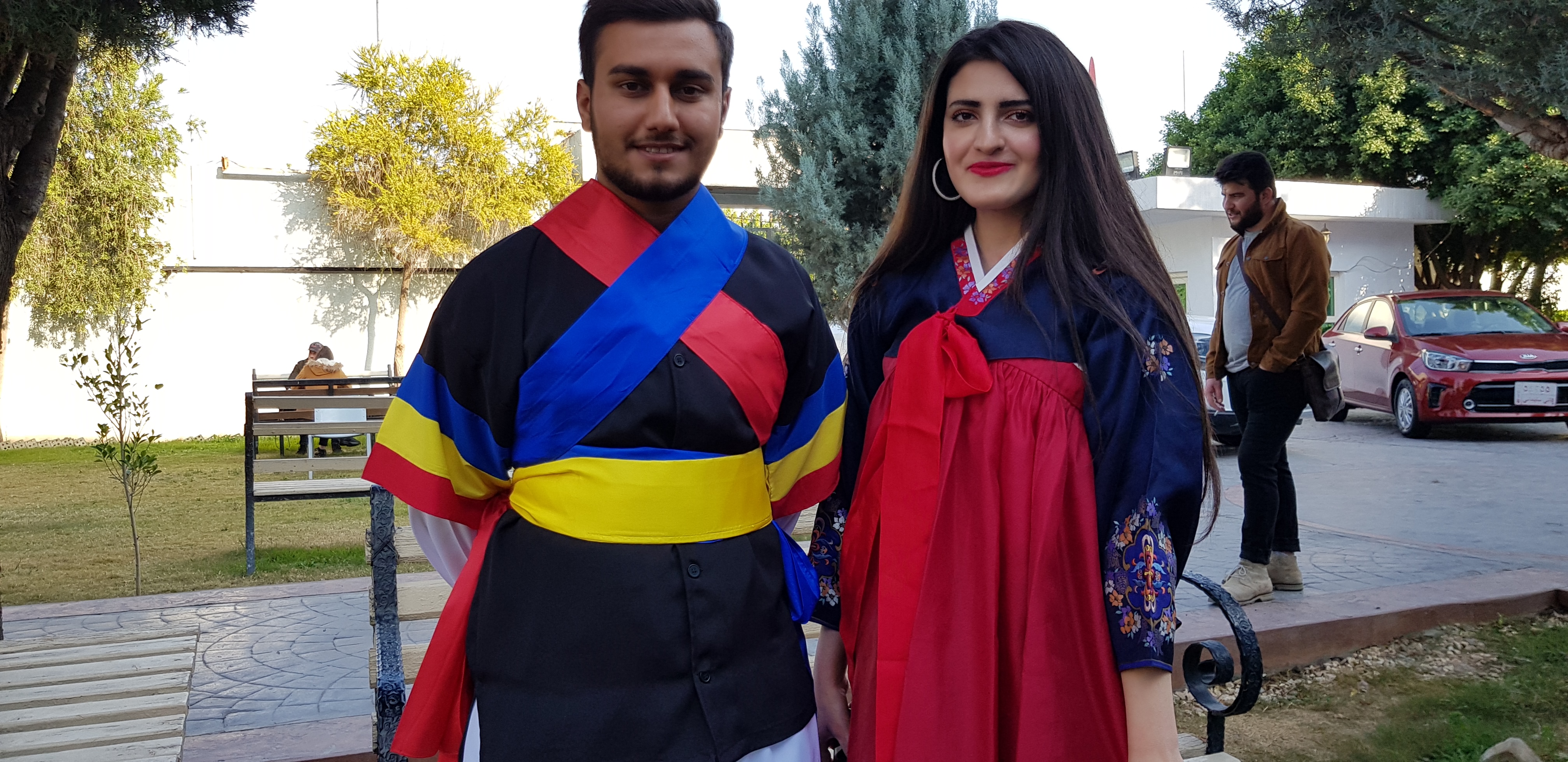Volunteers Mohammed Sirwan and Sidra dressed in Korean clothes. (Photo: Kurdistan 24/Wladimir van Wilgenburg)