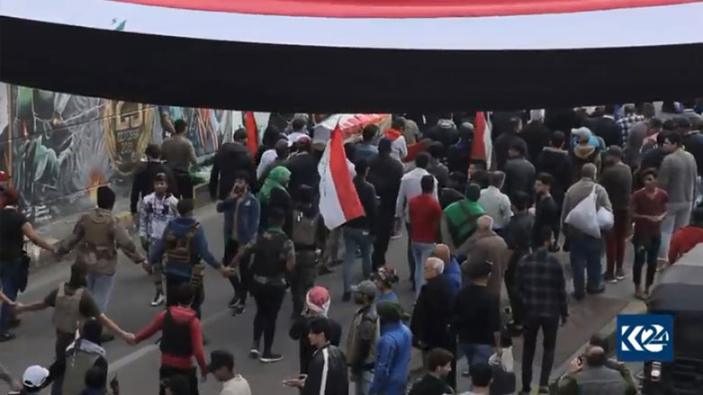 Xwenîşanderên Îraqê daxwaza helweşandinê perlemana dikin