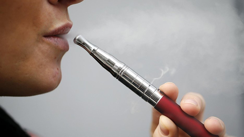 التدخين الإلكتروني يرفع معدل ضحاياه بـ"مرض غامض"