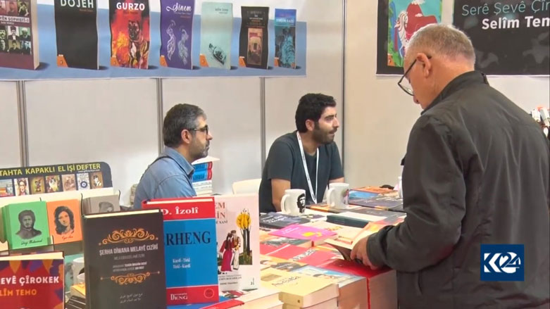 Weşanger: Kurd li şûna pirtûkên Kurdî, yên Tirkî dixwînin