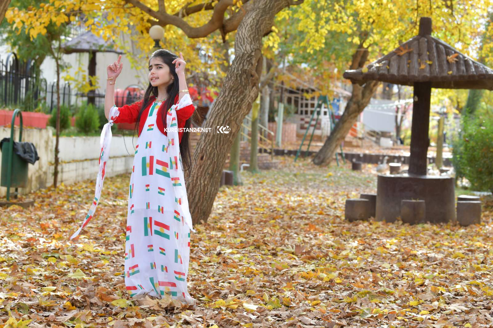 كێژێ ھێمن سروودی ئاڵا كلیپ دەكات