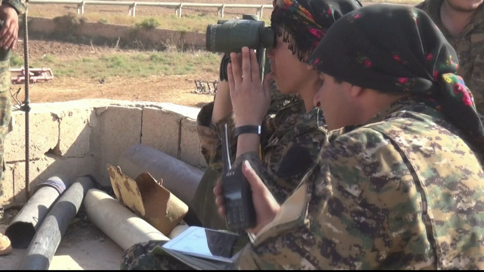 Artêşa Tirkiyê bingehên YPGyê li bakurê gundewarê Helebê topbaran kir