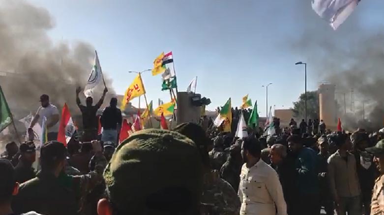 Li pêş balyozxane ya Emerîkayê bi dehan kes birîndar bûn