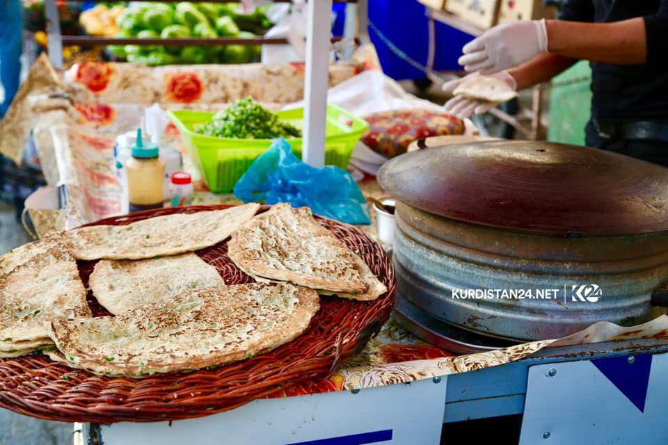 لە وەرزی زستان بازاڕی خواردنی سەر عارەبانەكان گەرمتر دەبێت