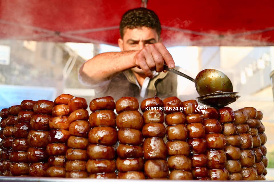 لە وەرزی زستان بازاڕی خواردنی سەر عارەبانەكان گەرمتر دەبێت