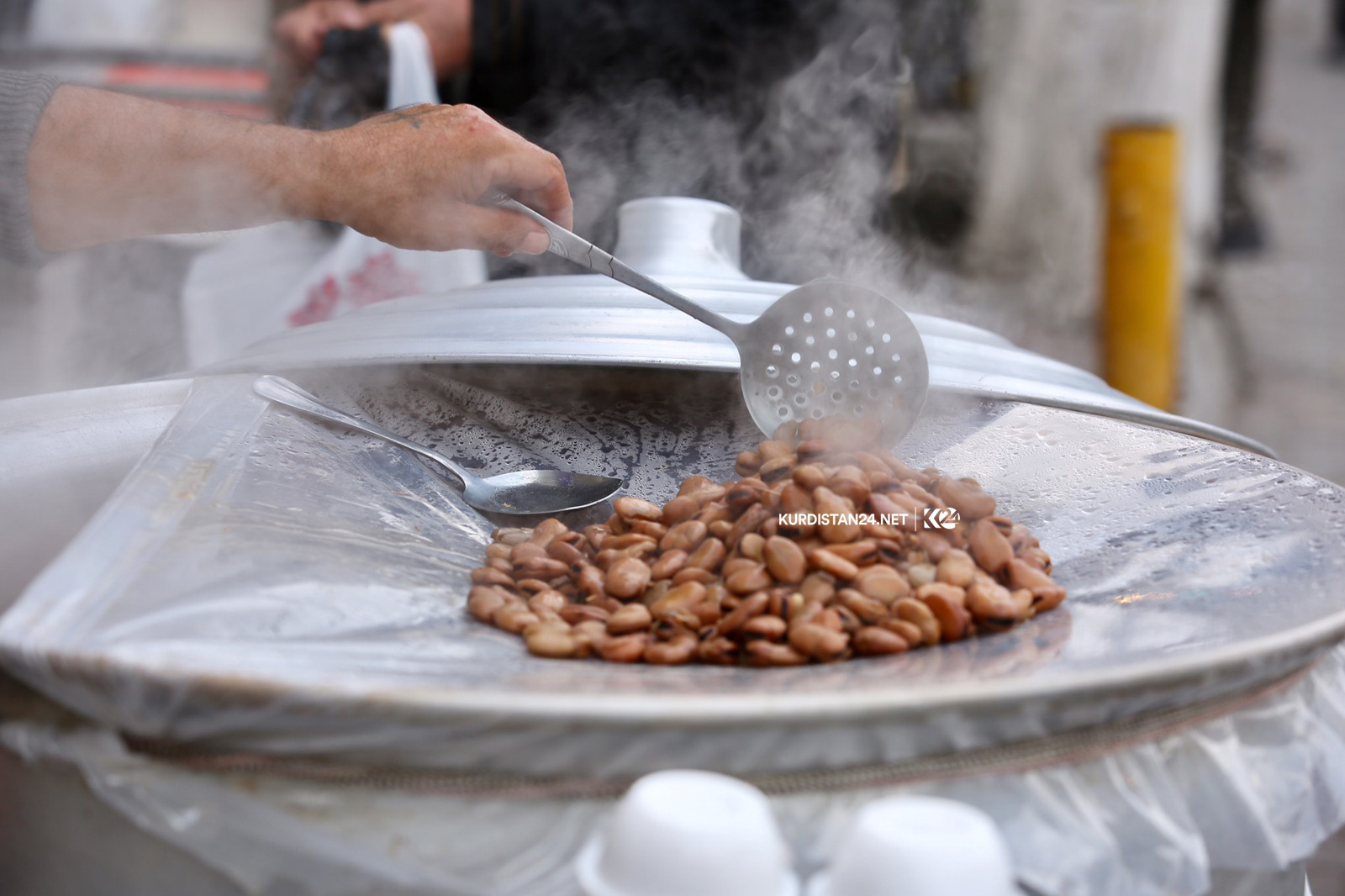 لە وەرزی زستان بازاڕی خواردنی سەر عارەبانەكان گەرمتر دەبێت