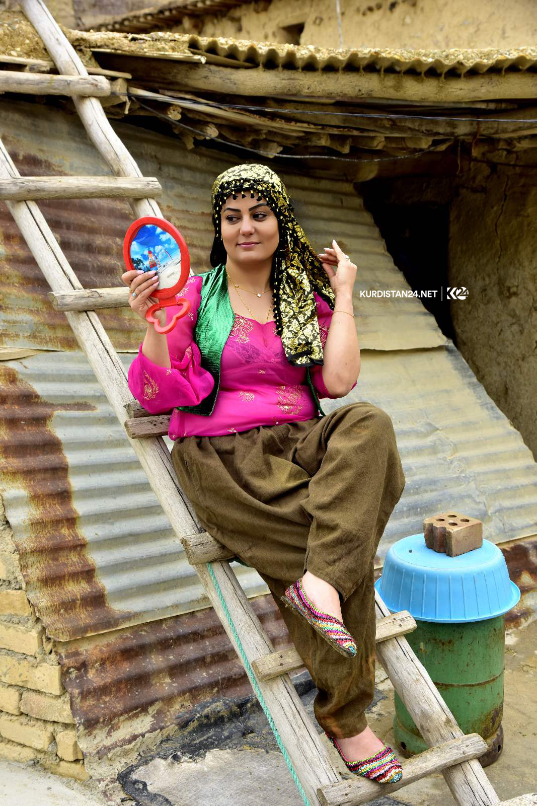 شێوەكارێك ژیانی راستەقینەی ژنانی كورد نیشانی جیھان دەدات