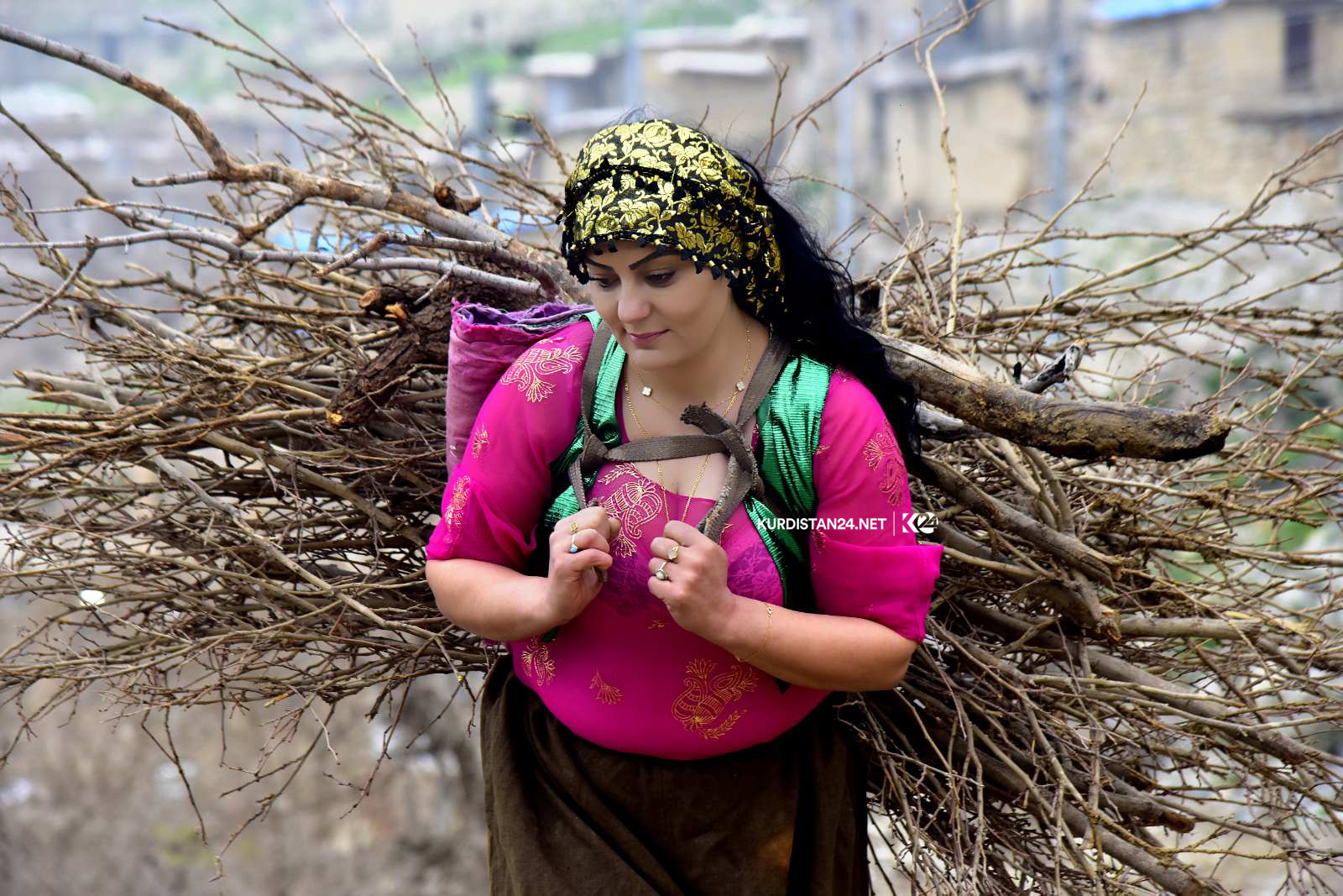 شێوەكارێك ژیانی راستەقینەی ژنانی كورد نیشانی جیھان دەدات