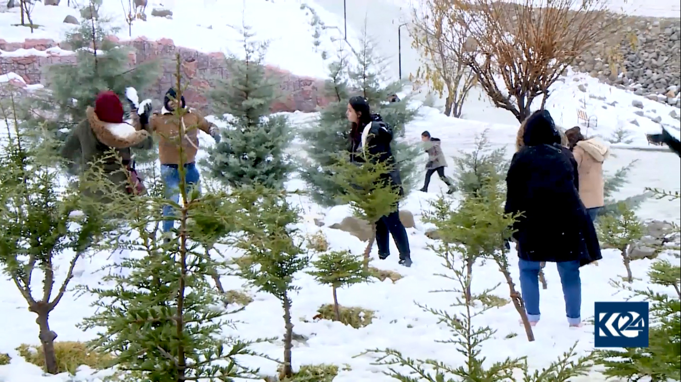 PHOTOS: Tourists rush to Kurdistan's Korek Mountain, as snow covers it white 