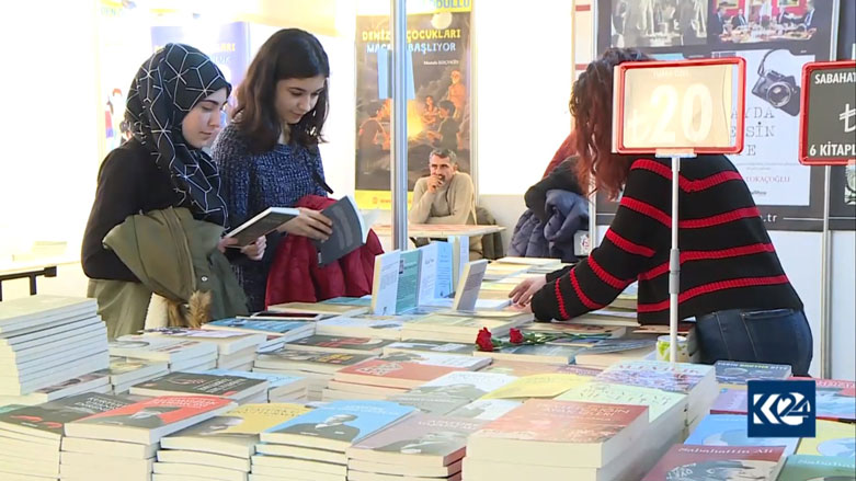 Weşanger: Li Tirkiyê rê li ber weşanxaneyên Kurdî tê girtin