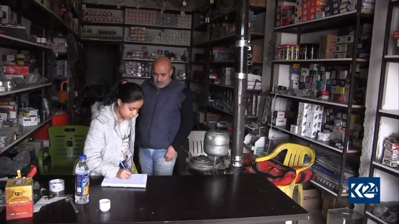 Zarokeke Kobanî di dukana perçeyên otombîlan de kar dike