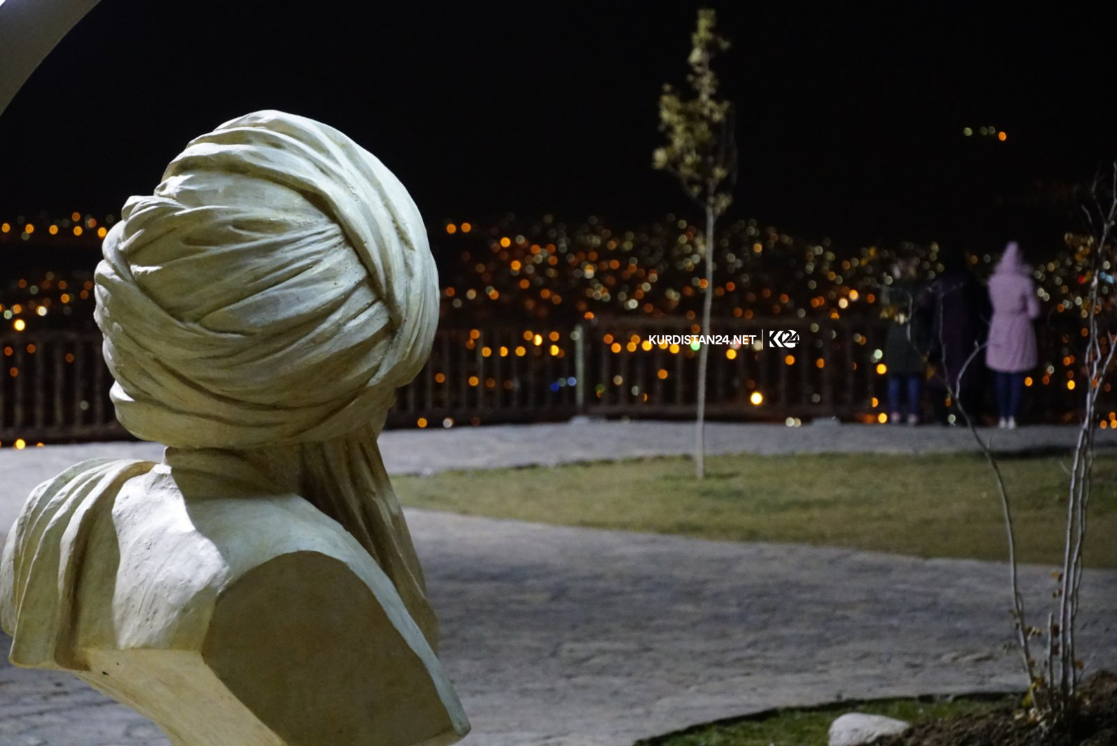پەیکەری کەسایەتییەکانی سنە 