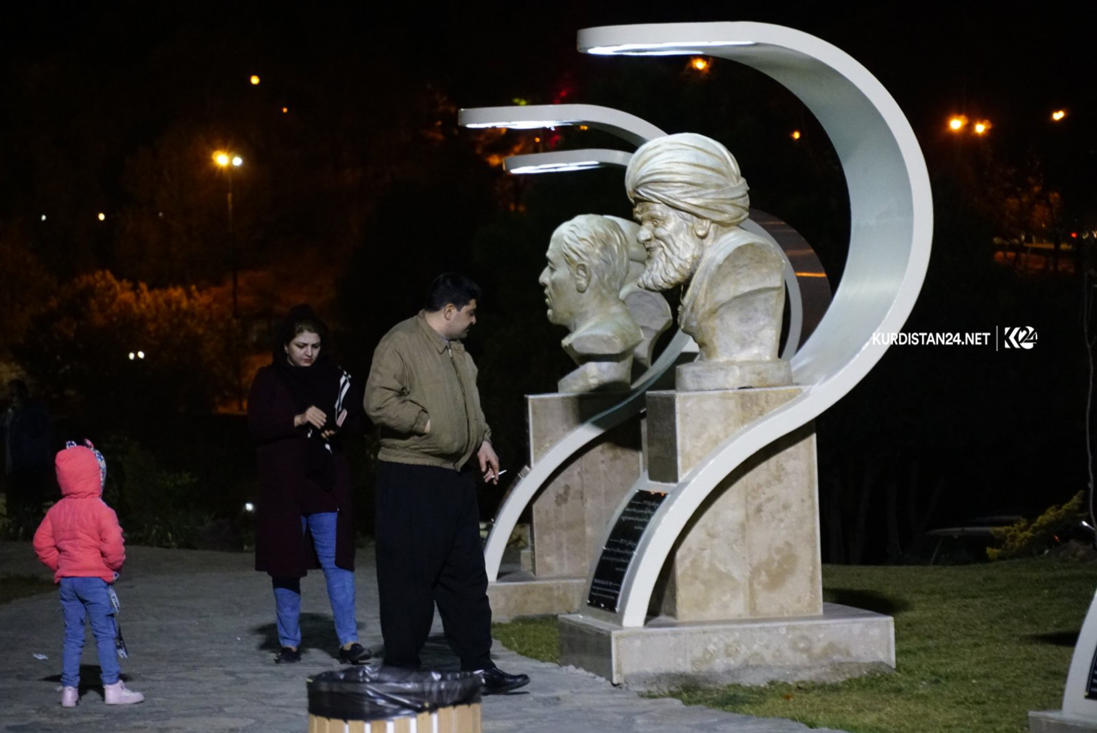 پەیکەری کەسایەتییەکانی سنە 