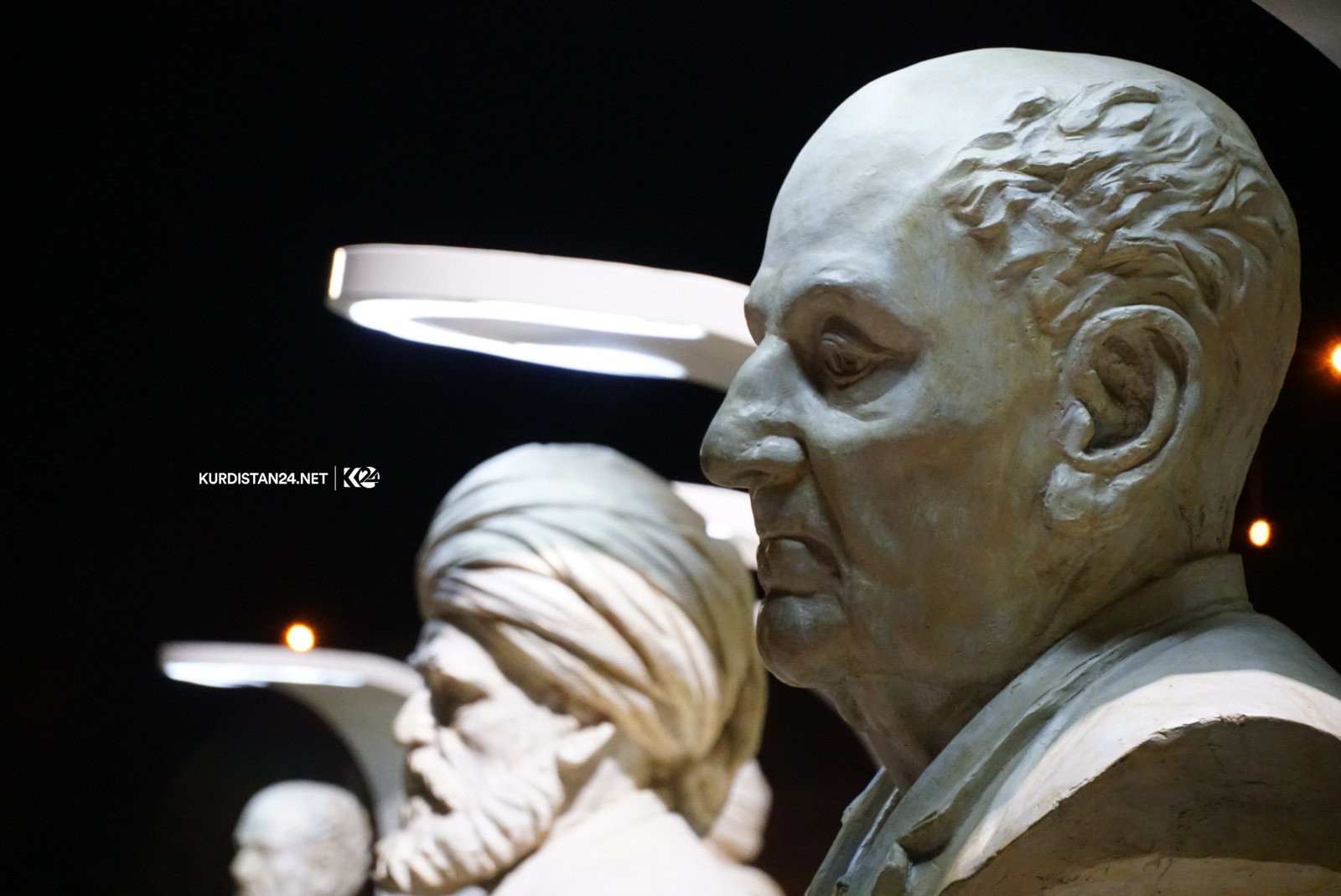 پەیکەری کەسایەتییەکانی سنە 