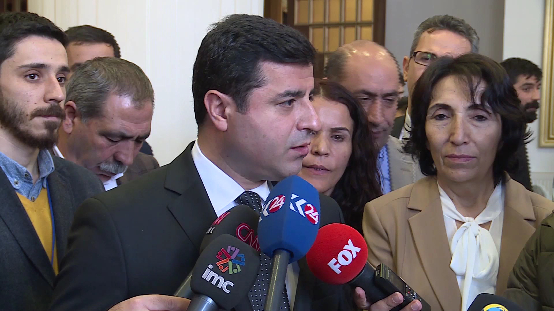 Demirtaş: Pêwist e siyaset tenê liser xeta tîyorî neyê kirin