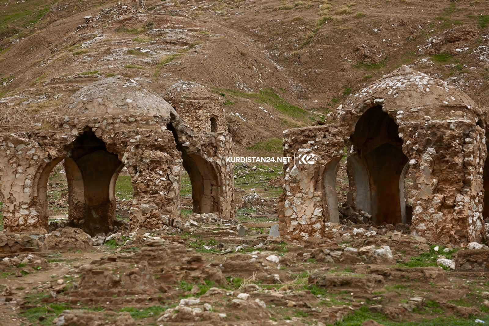 بە وێنە.. گۆڕستانی كۆنی كفری