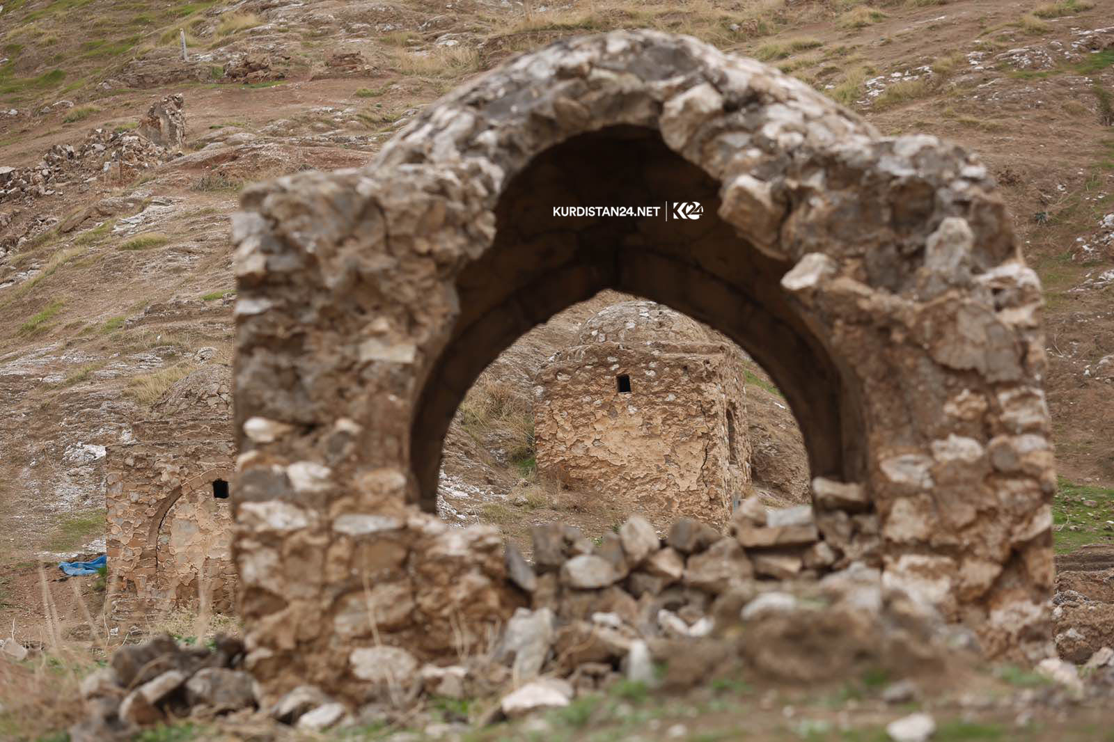 بە وێنە.. گۆڕستانی كۆنی كفری