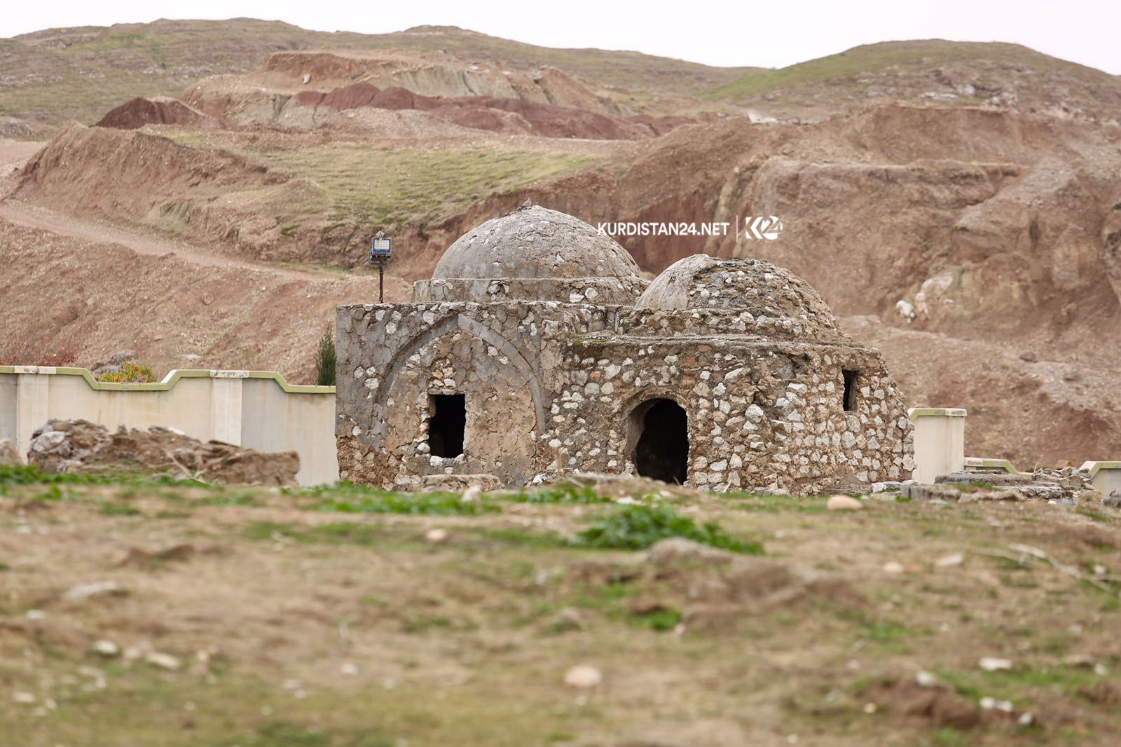 بە وێنە.. گۆڕستانی كۆنی كفری