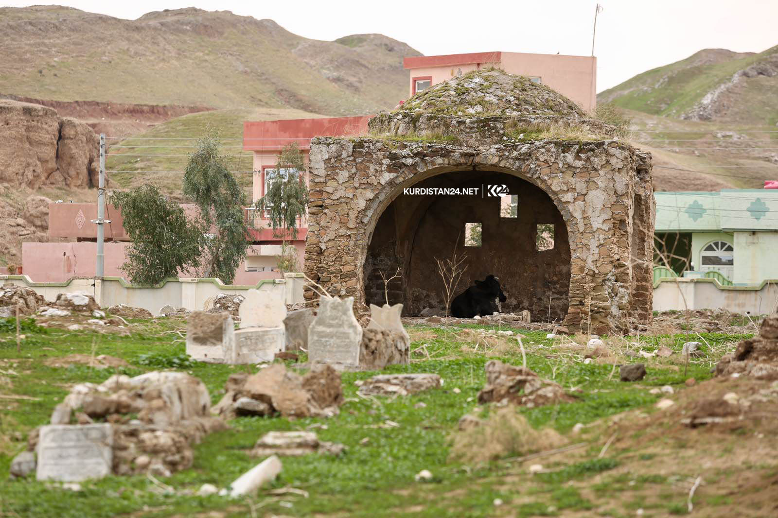بە وێنە.. گۆڕستانی كۆنی كفری