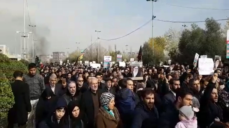 ئێرانییه‌كان به‌ "مه‌رگ بۆ ئه‌مه‌ریكا" توڕه‌یی خۆیان ده‌رده‌بڕن