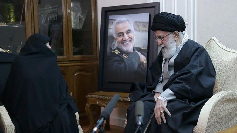 خامه‌نه‌یی بۆ سه‌ره‌خۆشی ده‌چێته‌ ماڵی قاسم سوله‌یمانی