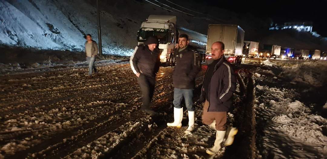 PHOTOS: Heavy snowfall in Kurdistan Region causes roadblocks in Erbil, Sulaimani