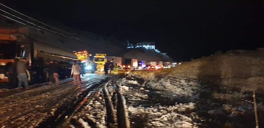 PHOTOS: Heavy snowfall in Kurdistan Region causes roadblocks in Erbil, Sulaimani