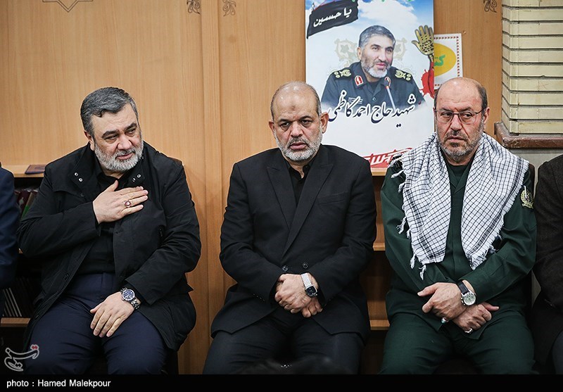 حوسێن ده‌هقانی وه‌زیری پێشووی به‌رگری و فه‌رمانده‌ی پاسداران - سه‌ردار ئه‌حمه‌د، یه‌كه‌م فه‌رمانده‌ی سوپای قودس - حوسێن ئه‌شته‌ری