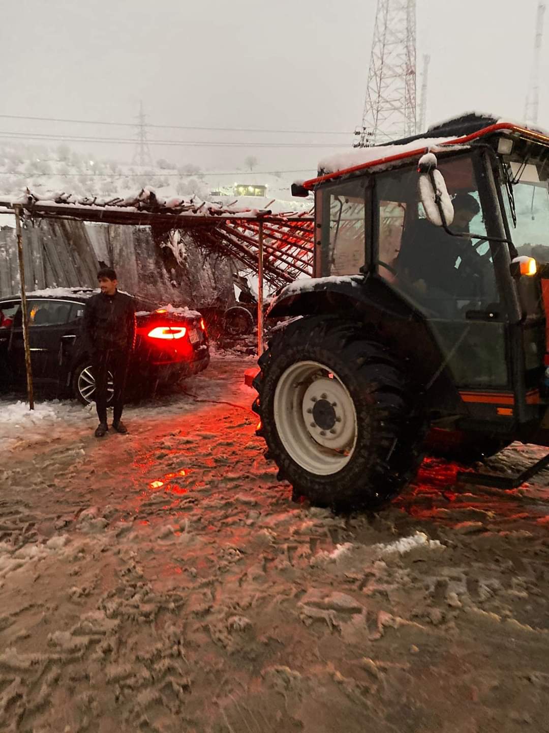 بالصور | الثلوج تشل حركة المواصلات في مناطق بإقليم كوردستان