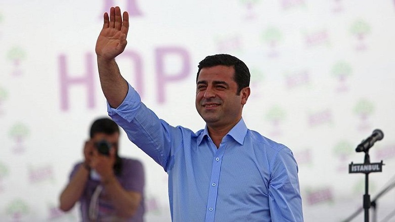 Demirtaş: Di nav çar dîwaran de jî bim tekoşina min berdewam dibe