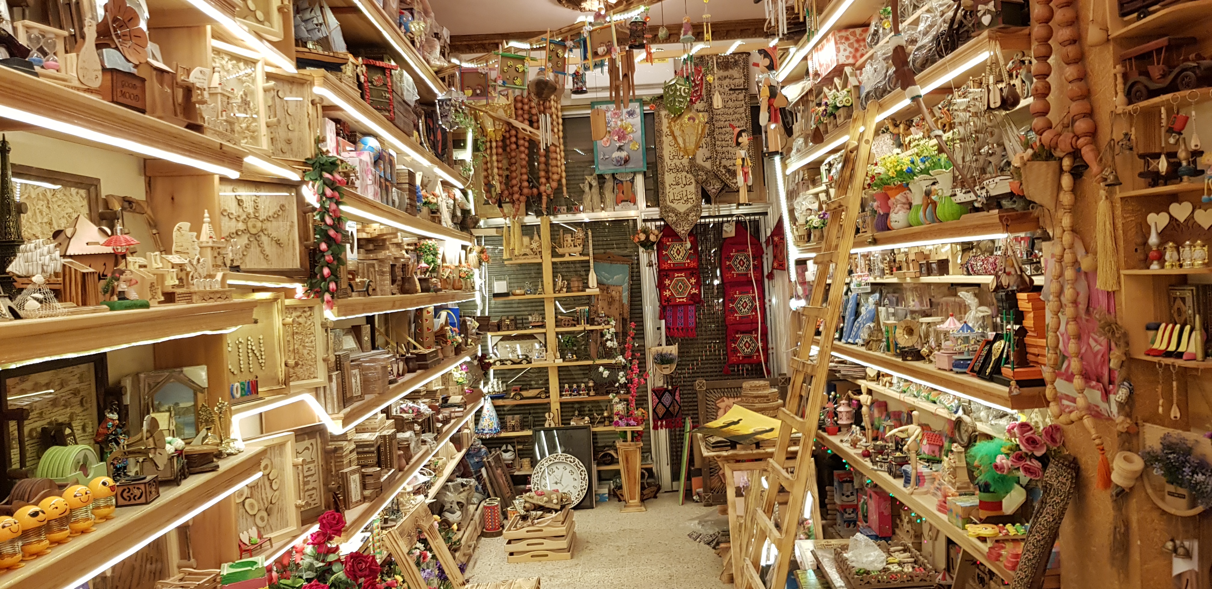 A shop in Kobani. (Photo: Kurdistan 24/Wladimir van Wilgenburg)