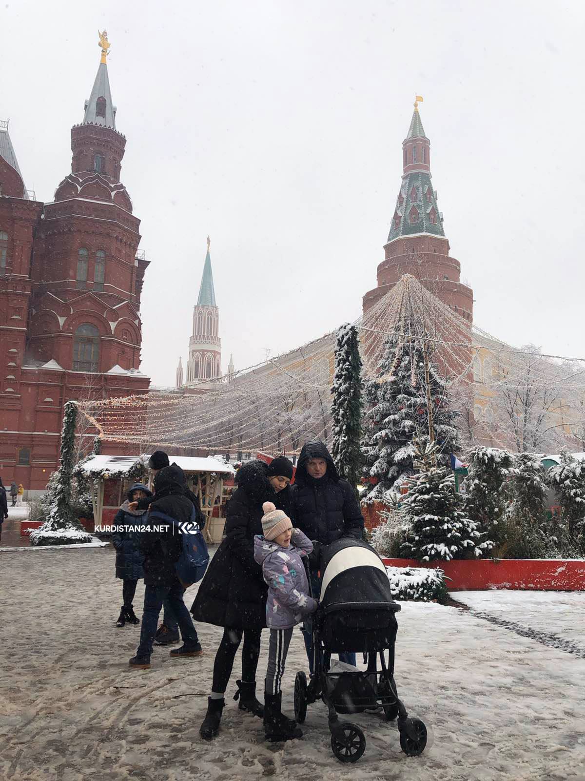 PHOTOS: Locals flock as Moscow experiences first significant snowfall of winter