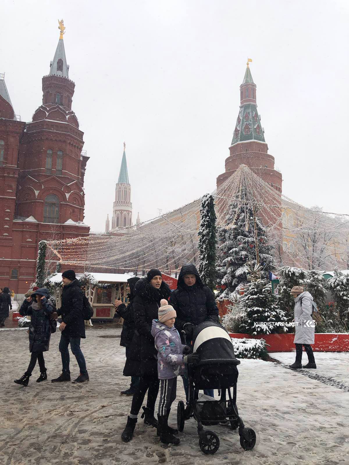 PHOTOS: Locals flock as Moscow experiences first significant snowfall of winter