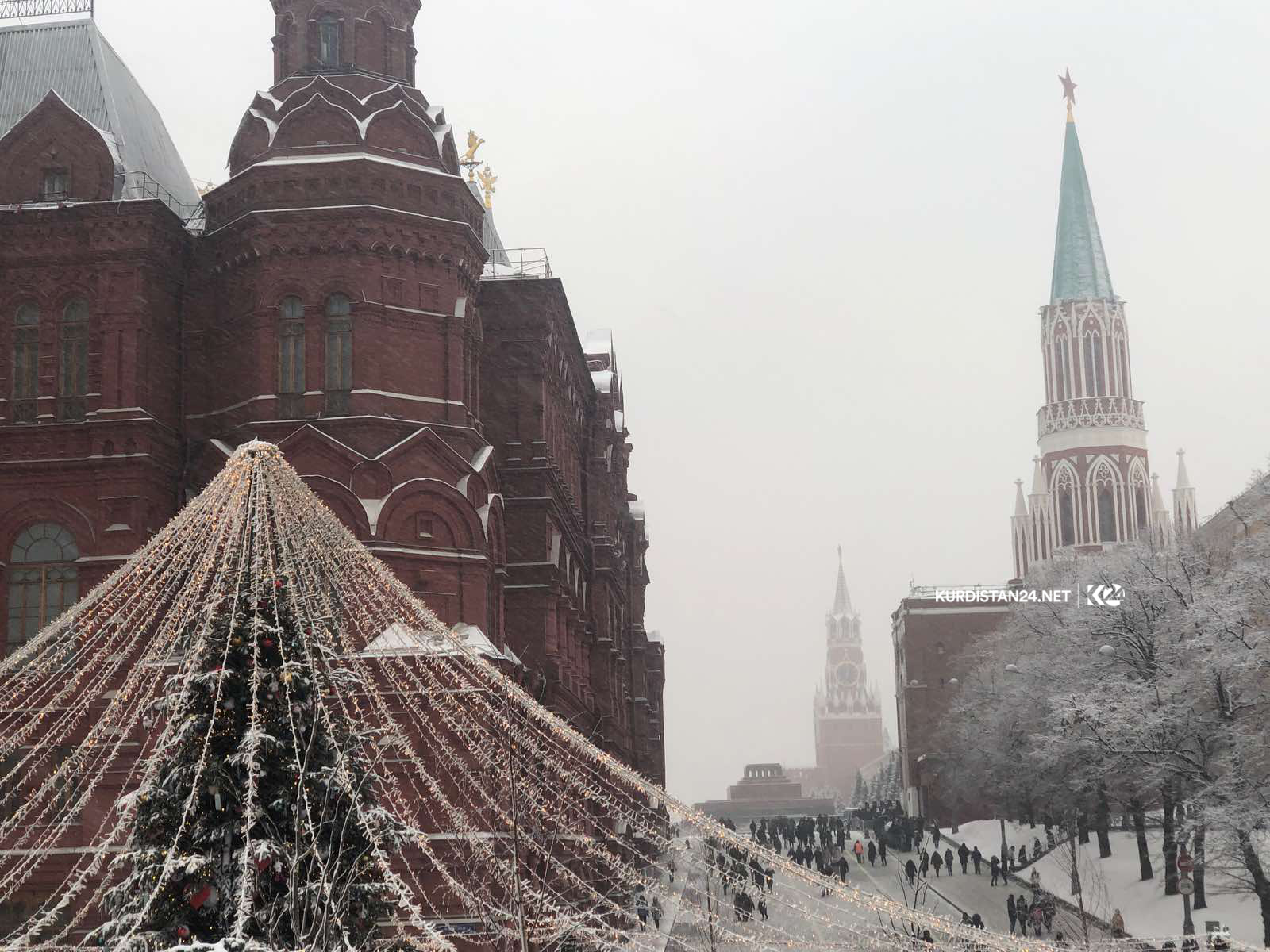 PHOTOS: Locals flock as Moscow experiences first significant snowfall of winter