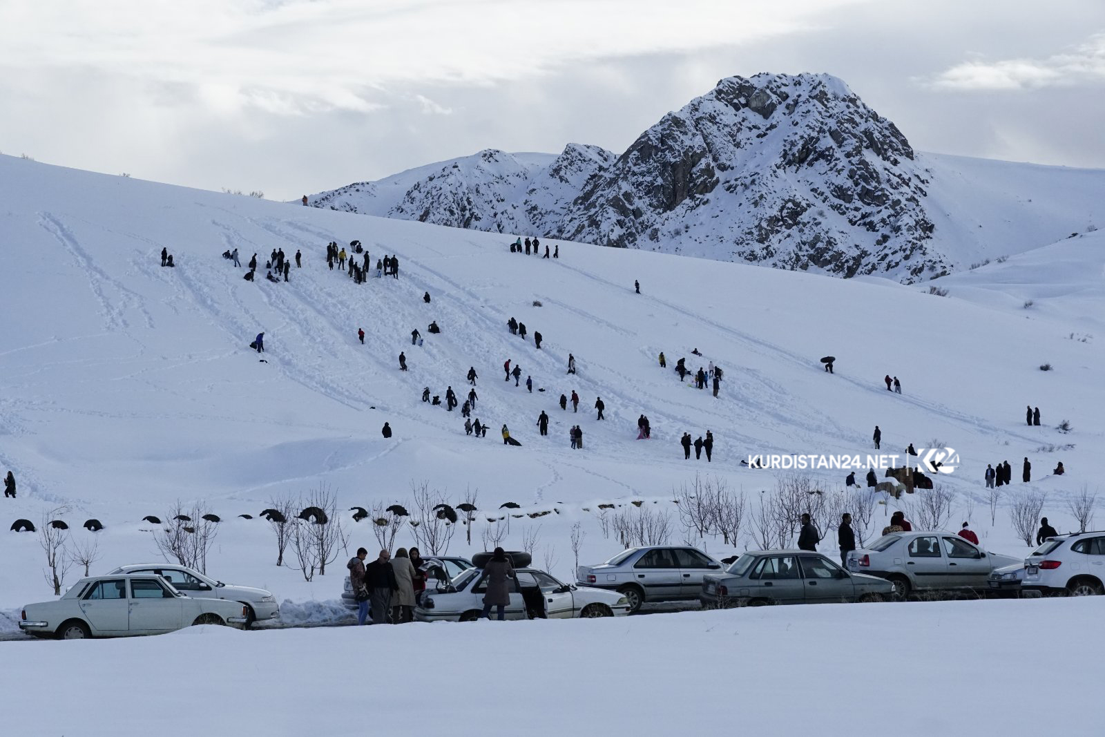 خۆشی و یارییەكانی ناو بەفر 