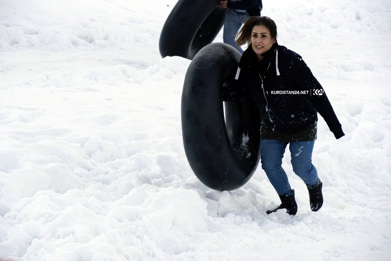 خۆشی و یارییەكانی ناو بەفر 