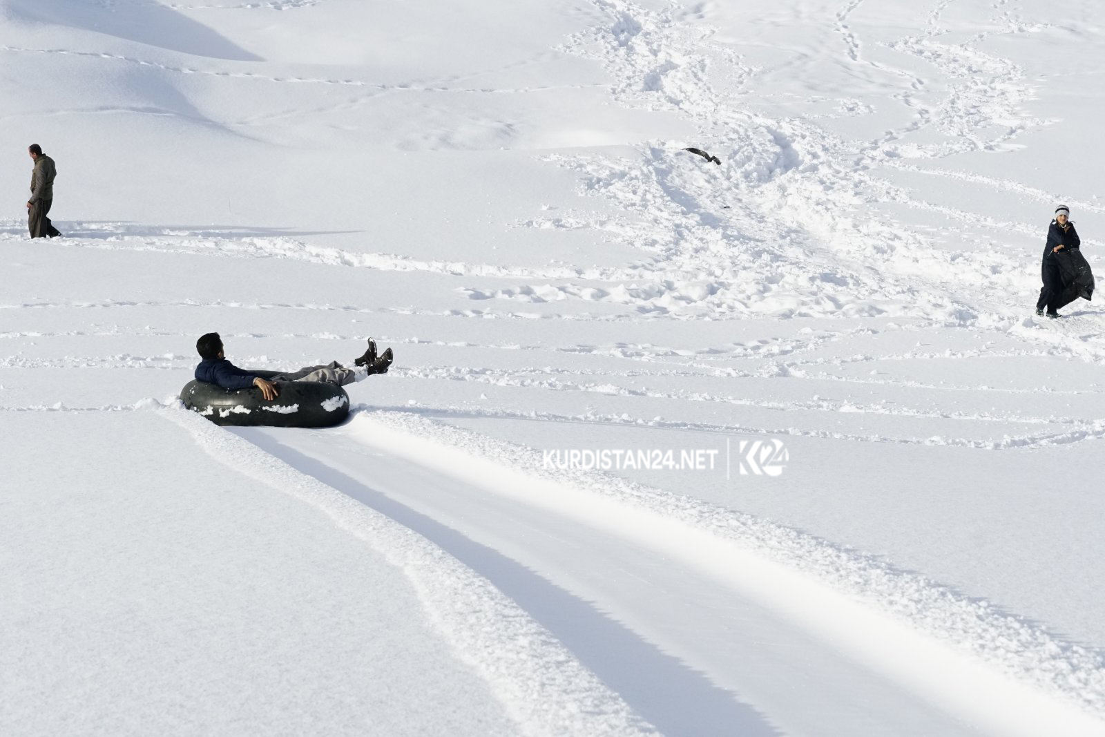 خۆشی و یارییەكانی ناو بەفر 