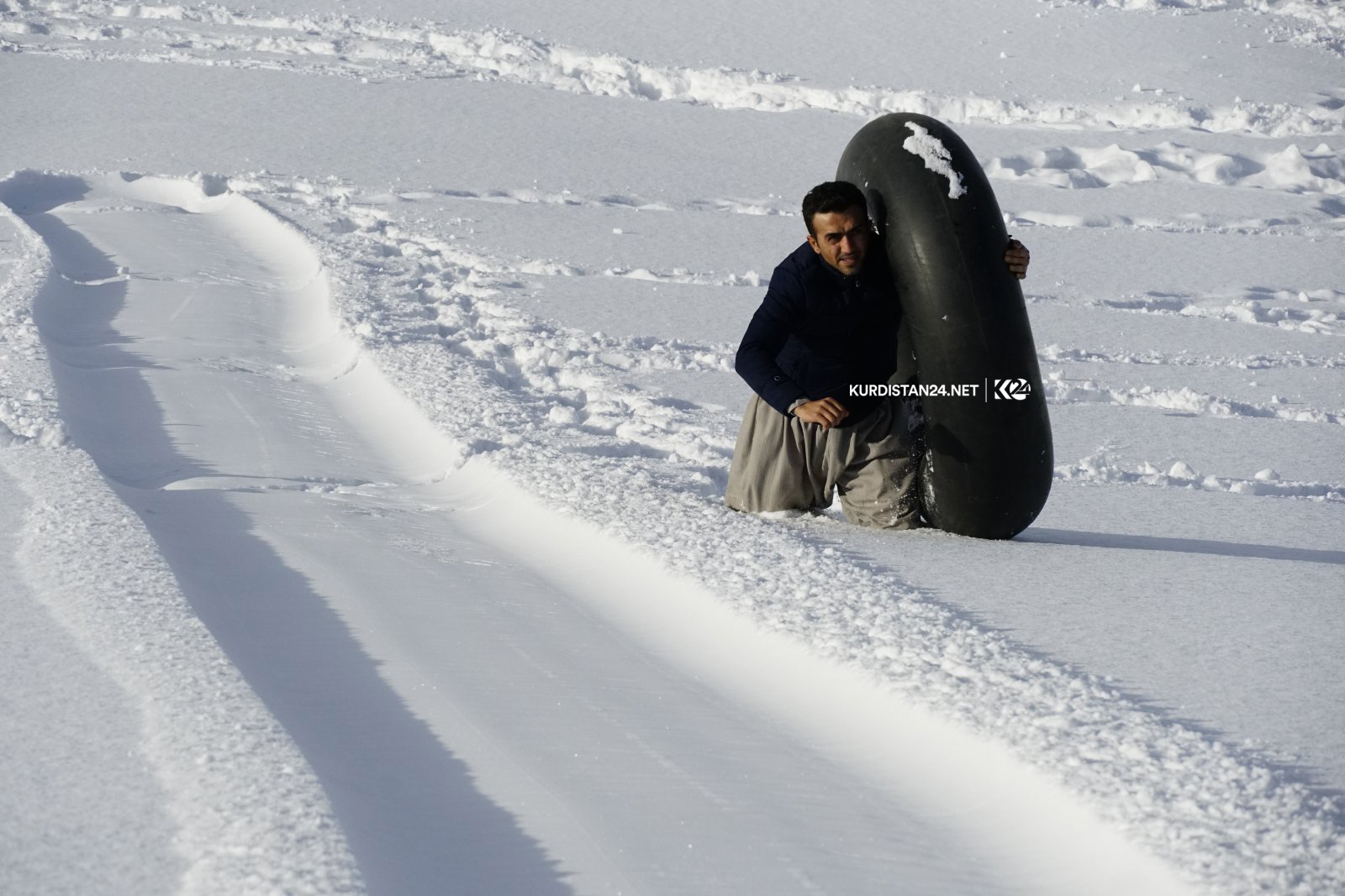 خۆشی و یارییەكانی ناو بەفر 