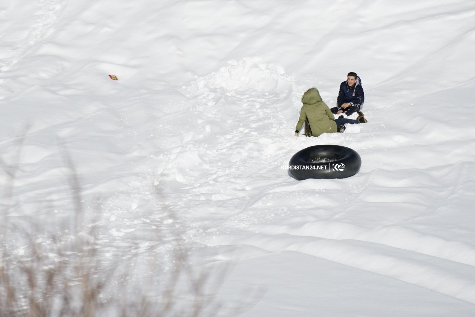 خۆشی و یارییەكانی ناو بەفر 