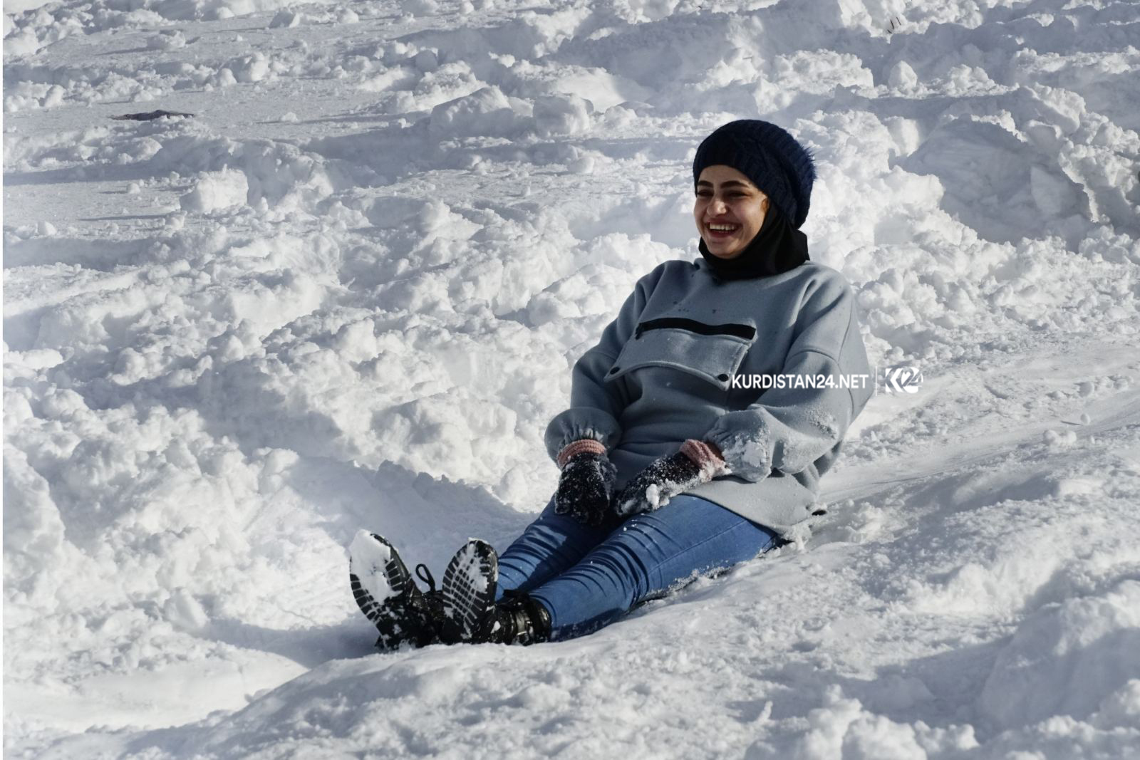 خۆشی و یارییەكانی ناو بەفر 