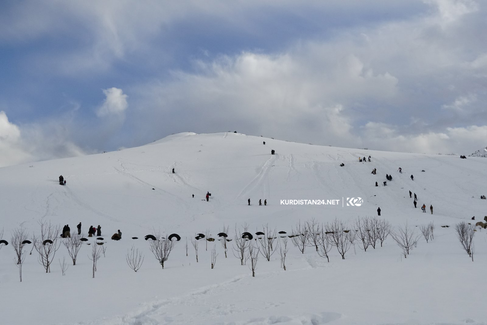 خۆشی و یارییەكانی ناو بەفر 