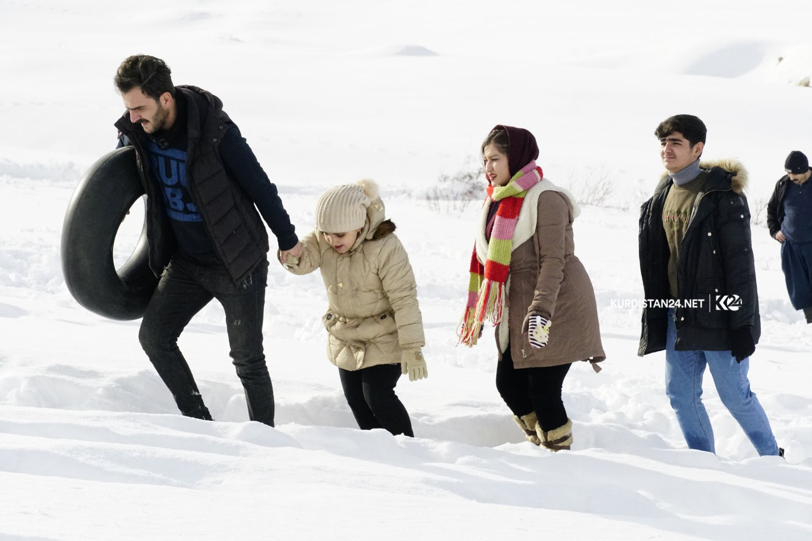 خۆشی و یارییەكانی ناو بەفر 