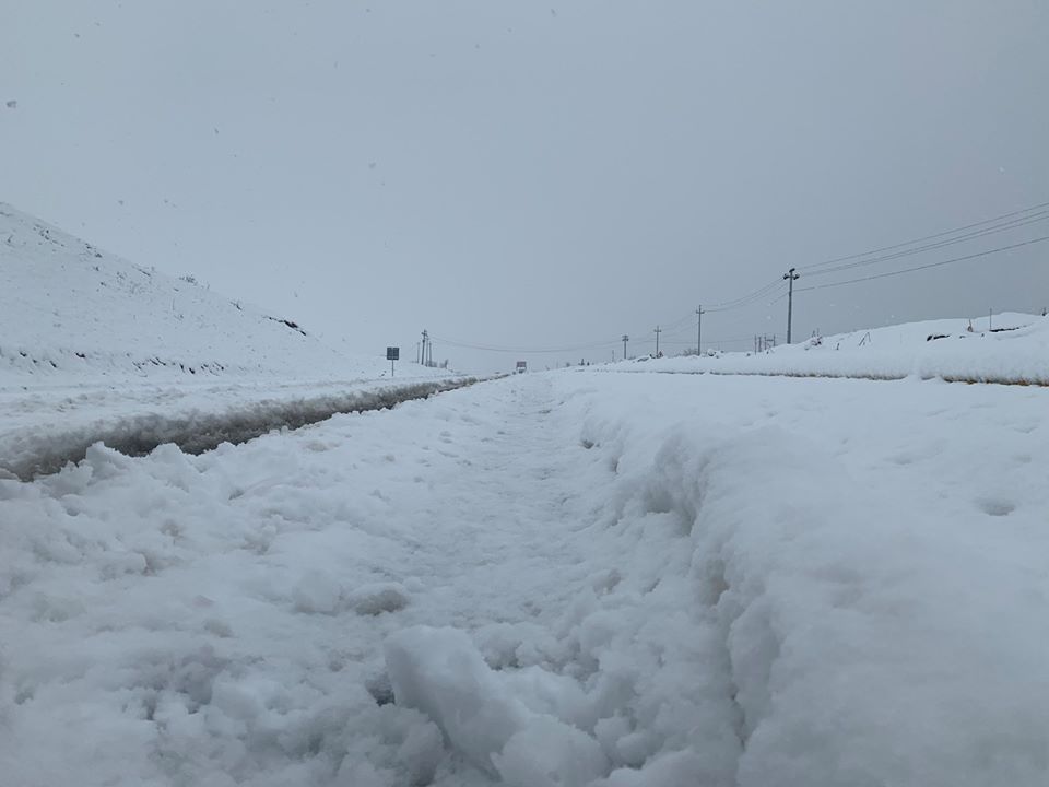 بالصور | ثلوج كثيفة تعيق حركة المرور بمناطق في كوردستان