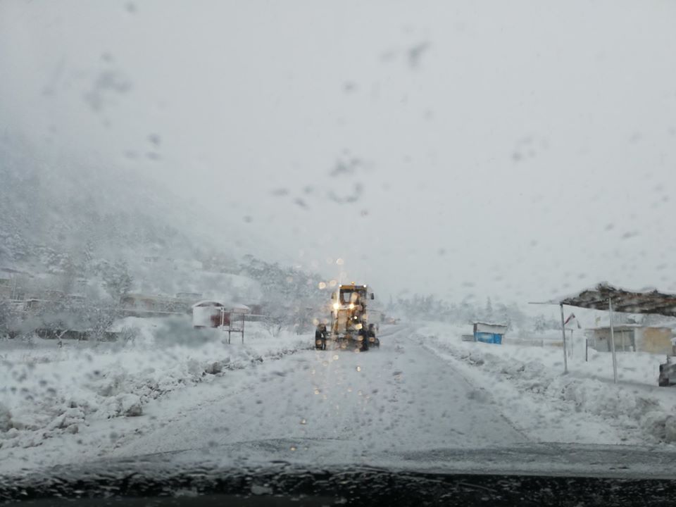 بالصور | ثلوج كثيفة تعيق حركة المرور بمناطق في كوردستان